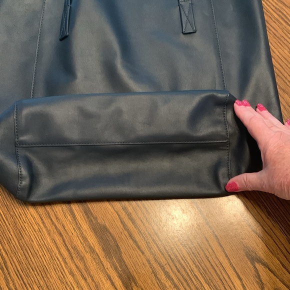 J. Crew Leather Tote with Zip Wallet, Navy. YELLOW detachable cord on wa… - Picture 13 of 16